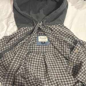 American Eagle Gray Plaid cropped flannel